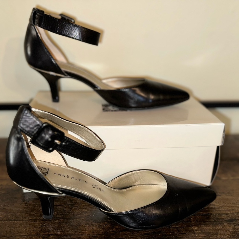 Women’s Anne Klein black heels